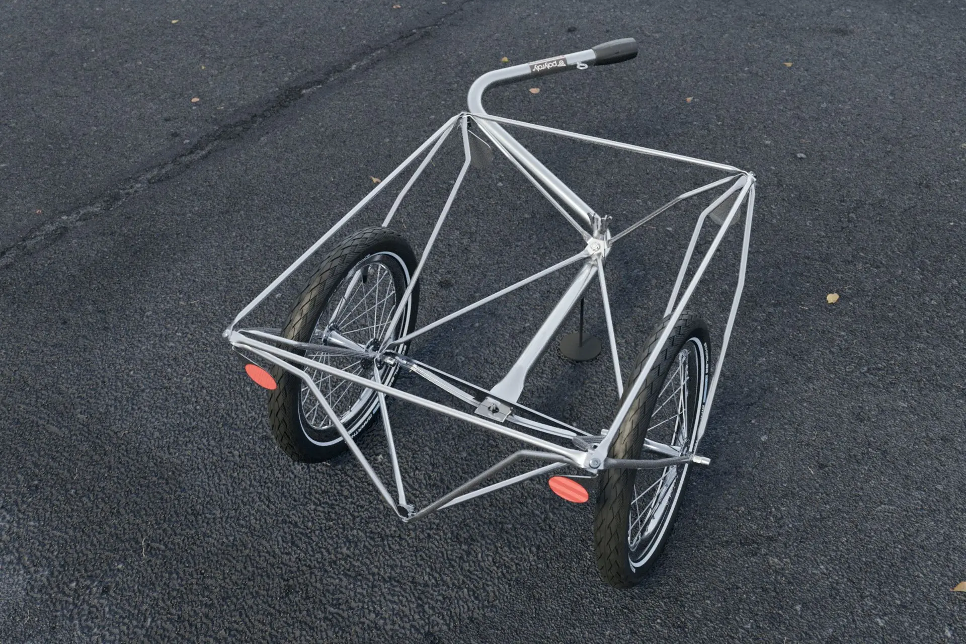 polyroly BOX 1.0 ohne Behälter auf Asphalt