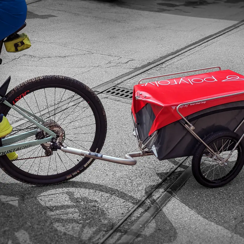 Tom mit seinem neuen CITY mit Thule-Anschluss auf dem Weg zurück nach Zürich.